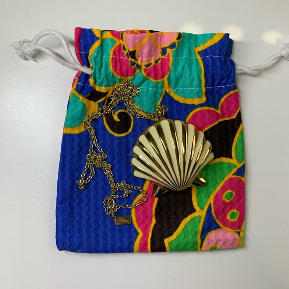 Lilly Pulitzer Shell Yeah necklace